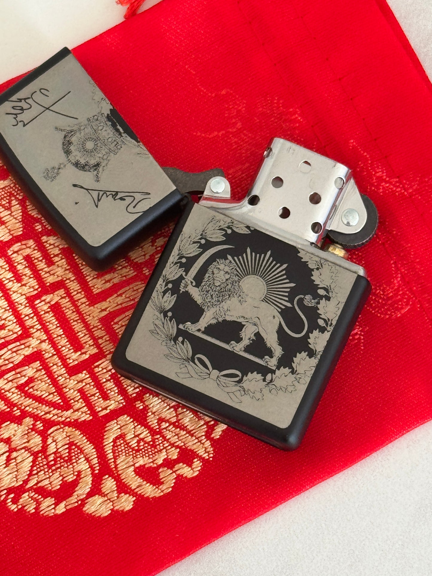 Pahlavi Signatures Lion & Sun Zippo | فندک زیپو شیر و خورشید با امضای محمدرضا پهلوی و شاهزاده رضا پهلوی